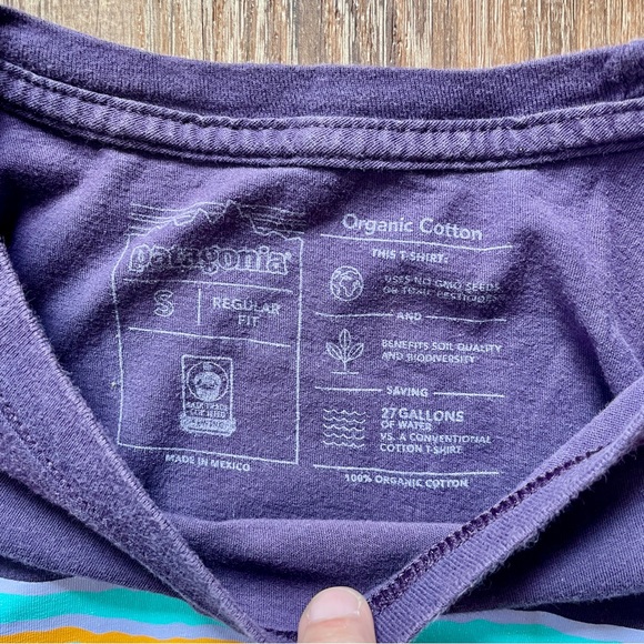 Patagonia Violet Purple Tee Vibrant Logo Small Organic Cotton Regular Fit - Picture 4 of 7